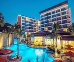 Foto Hotel		The Beach Heights Resort in		Muang, Phuket 83100 Thailand